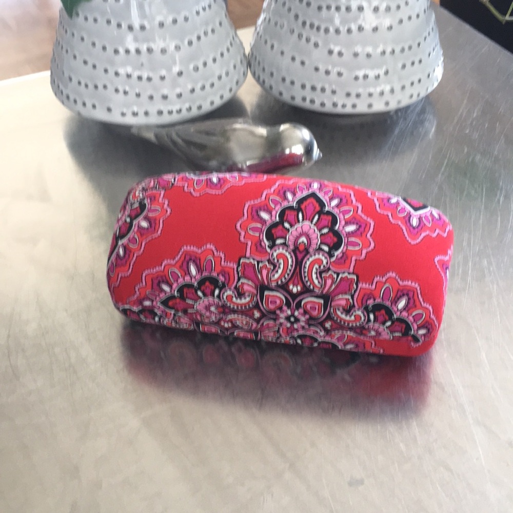 Vera Bradley /Sunglass Case/Frankly Scarlet 08-09